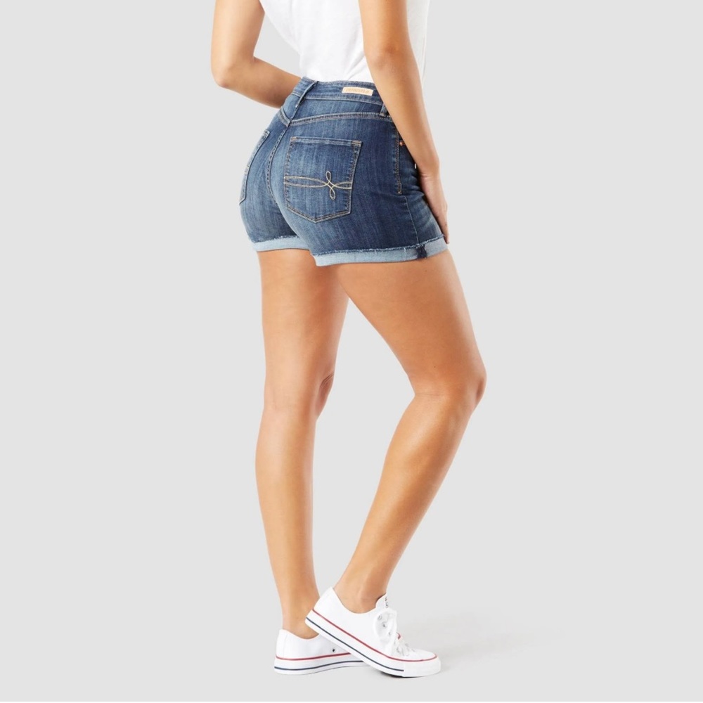Denizen from Levi’s high-rise denim shortie shorts.